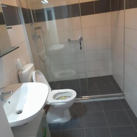 70 Qm Ferienwohnung Mit 2 Schlafzimmern Цвиккау Экстерьер фото